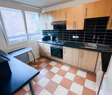 Room in a Shared Flat, Amazing Double Room In Battersea, SW8 - Photo 4