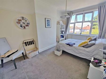 Yeovil Chase, Westcliff On Sea, Essex, SS0 - Photo 5