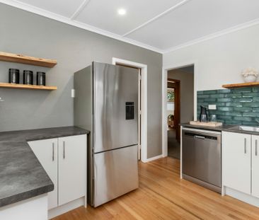 Charming 1950s Home in Sought-After River View Road - Photo 1