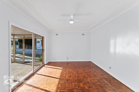 Spacious 4 Bedroom Home with Valley Views & Exceptional Garaging - Photo 2