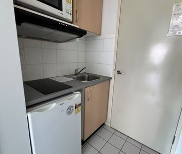 Unfurnished 1B/1B Apartment in the Heart of Melbourne CBD - Photo 3