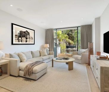 Bespoke Architectural Haven in Beachside Pocket - Photo 5