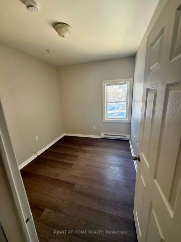 108 Mississaga Street W #D - Photo 3