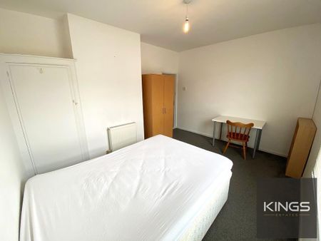 4 bedroom terraced house to rent - Photo 4