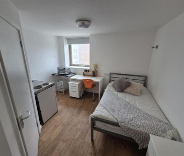 Studio to rent - Photo 1