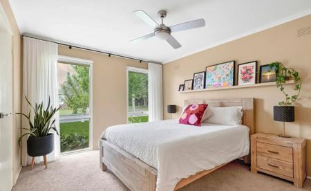 STUNNING HOME IN IDEAL LOCATION - Photo 3