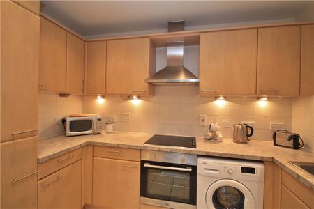 Oriental Road, Woking, Surrey, GU22 7PH - Photo 4