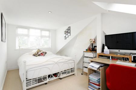 3 bedroom semi-detached house to rent - Photo 4