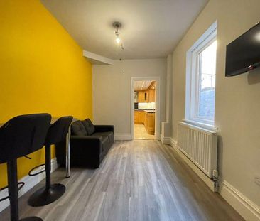 1 bedroom in a house share to rent - Photo 2