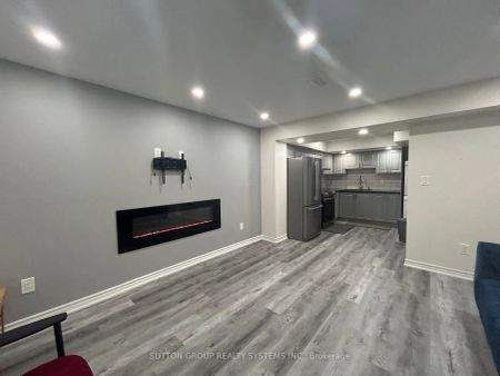 Detached Home For Lease | W9229201 - Photo 4