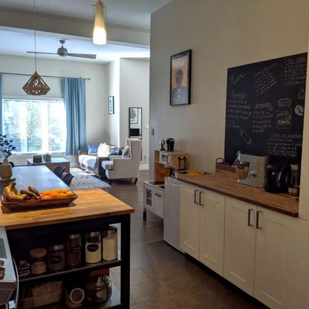 Verdun 6½ 1500 sqft renovated – yard, parking, waterfront, metro - Photo 4