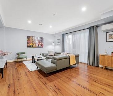 Spacious, Fully Renovated Townhouse in a Quiet Doncaster Court-Unfu... - Photo 1