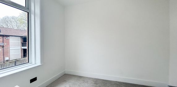 High Street - Photo 2