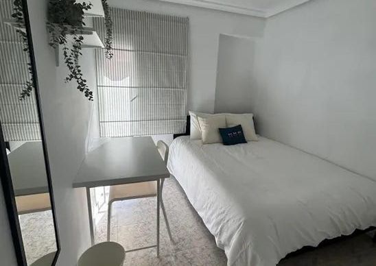 Carrer Miguel Hernández, Paterna, Valencian Community 46980