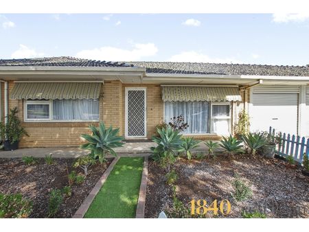 Cute & Cozy - Photo 2