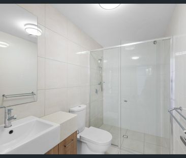 PARKSIDE 2 BEDROOM, 2 BATHROOM UNIT WITH LIFT ACCESS ! - Photo 3