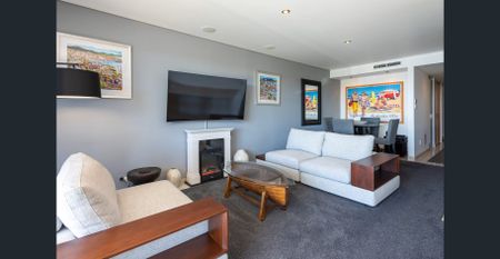 LUXURY FULLY FURNISHED WATERFRONT APARTMENT - Photo 2