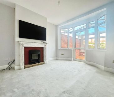 Central Avenue, Hounslow, TW3 2RJ - Photo 2