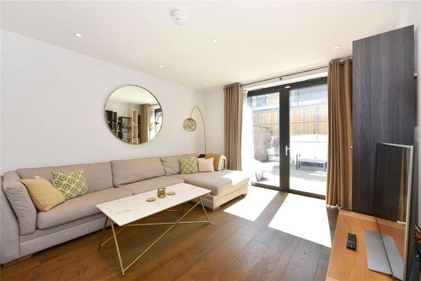 4 bedroom terraced house to rent - Photo 1