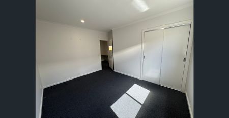 Stunning Designer Home in Deanside’s Sought-After Kingsford Estate! - Photo 2