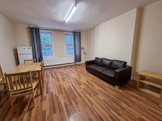 3 Bed Flat, Bow Road, E3 - Photo 1