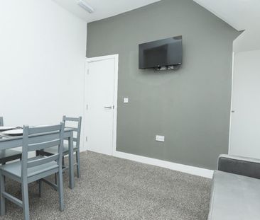 5 bedroom House To Let Total Size: 1174 SQ FT - Photo 3