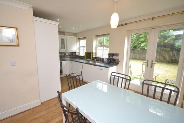 4 bedroom terraced house to rent - Photo 1