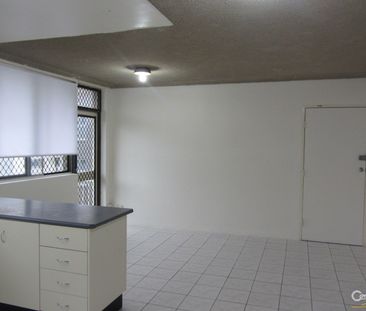 Spacious Second Floor Unit - Photo 4