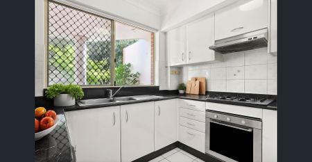 Modern and Spacious Living - Photo 5