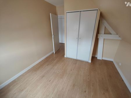 Au c?ur du centre-bourg de Saint ERBLON, bel appartement T3 (51m² carrez / 62m² au sol), situé ... - Photo 3