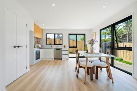 Unit 6, 26 Crompton Road, Massey, Auckland - Photo 2