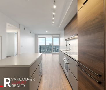 Condo in Surrey, BC - Photo 2