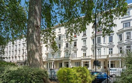 St Georges Square, London, SW1V - Photo 4