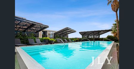 Fully Furnished City Home - Photo 4