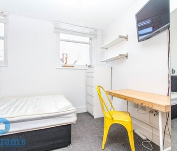 3 bed Apartment for Rent - Photo 6