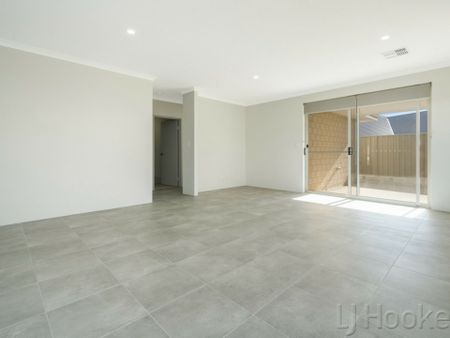 Near new seaside home - Photo 4