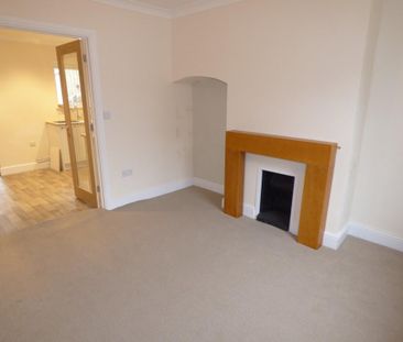3 bedroom end of terrace house to rent - Photo 1