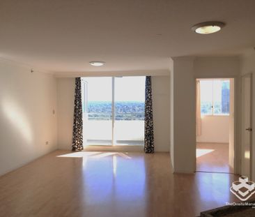 Modern 2 Bedroom Apartment in the Heart of Chatswood - Photo 1