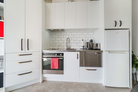 Prime Ponsonby Location on the top level of this smart complex. - Photo 4