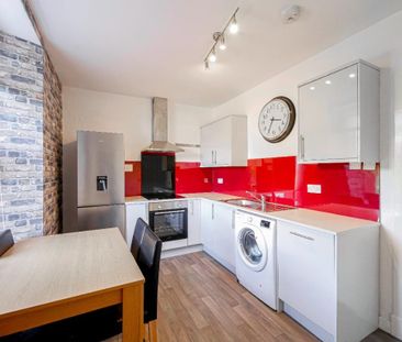 2 bedroom flat to rent - Photo 4