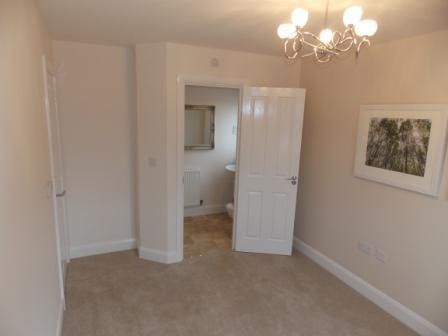 3 bedroom semi-detached house to rent - Photo 5