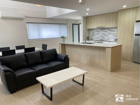 Furnished 4 bedroom townhouse close to Jetty Precinct - Photo 2