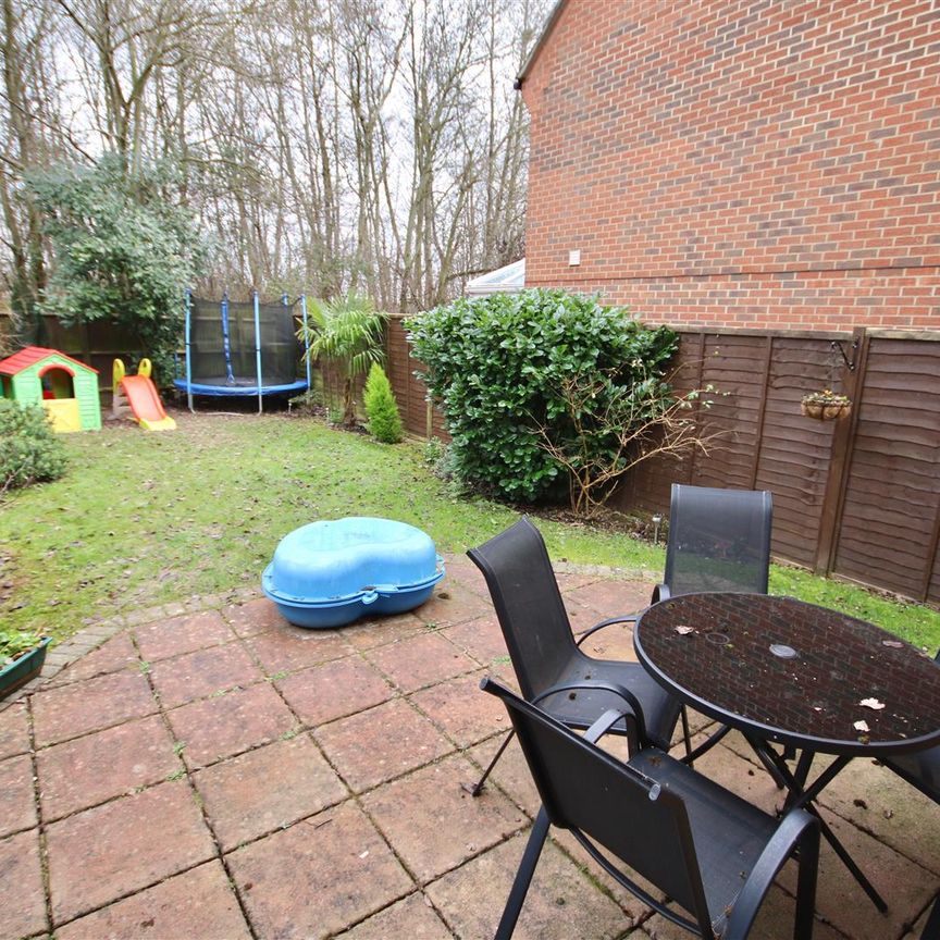 Azalea Close, Havant - Photo 1