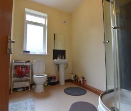 2 bedroom Flat in Low Close Street, Leeds - Photo 1