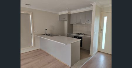 Cosy 3-Bedroom Home in a Quiet Court - Photo 5