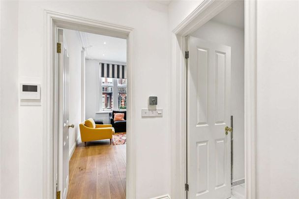 Lovely modern one bedroom flat in period building - Photo 1