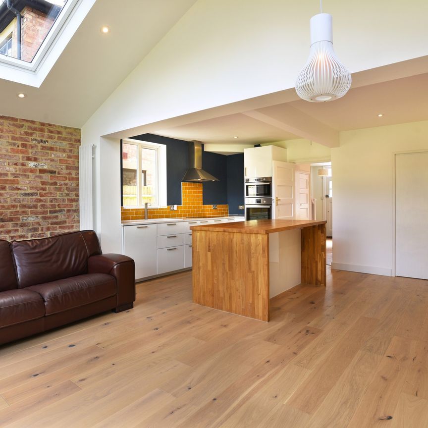 Three Bedroom House To Let In Summertown - Photo 1