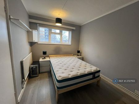 3 bedroom flat to rent - Photo 3