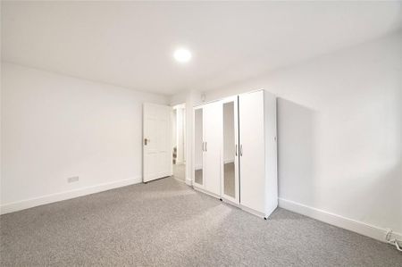 3 bedroom flat to rent - Photo 5