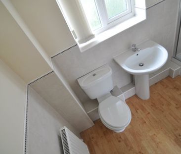 3 bed Town House - To Let - Photo 4